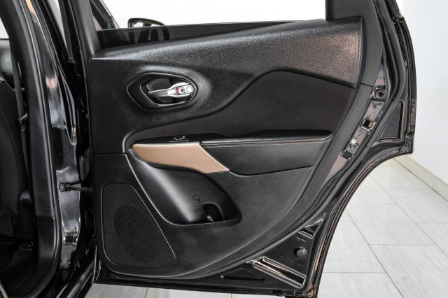 Used 2018 Jeep Cherokee Latitude FWD image 42