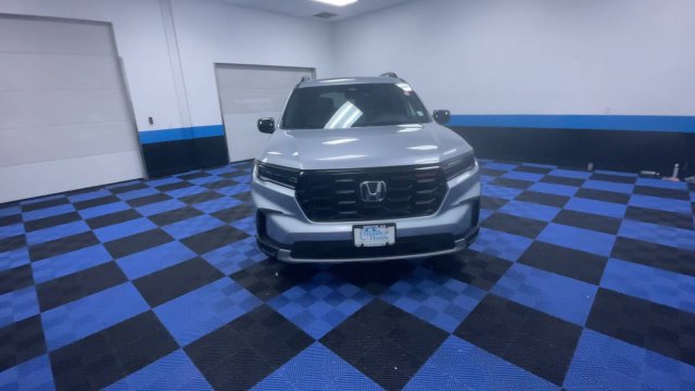 Certified 2025 Honda Pilot TrailSport image 3