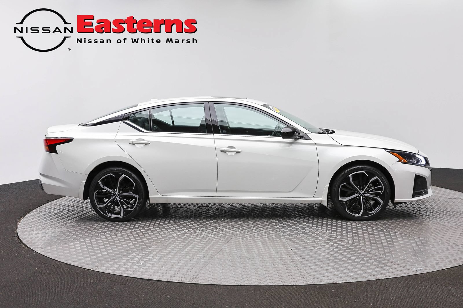 Used 2023 Nissan Altima 2.5 SR w/ SR Premium Package AWD/4WD image 4