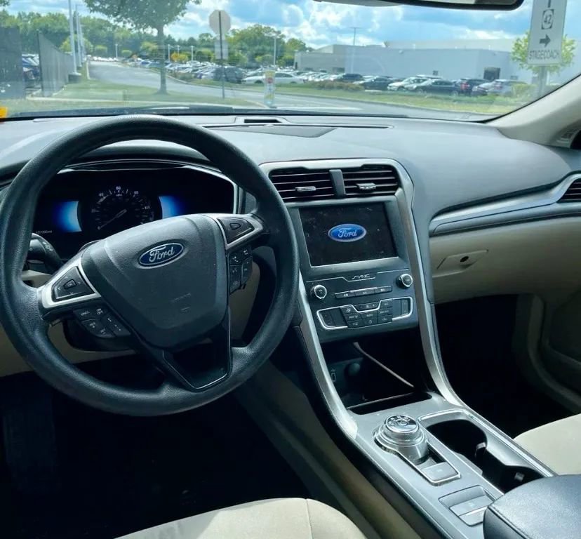 Used 2020 Ford Fusion SE image 12