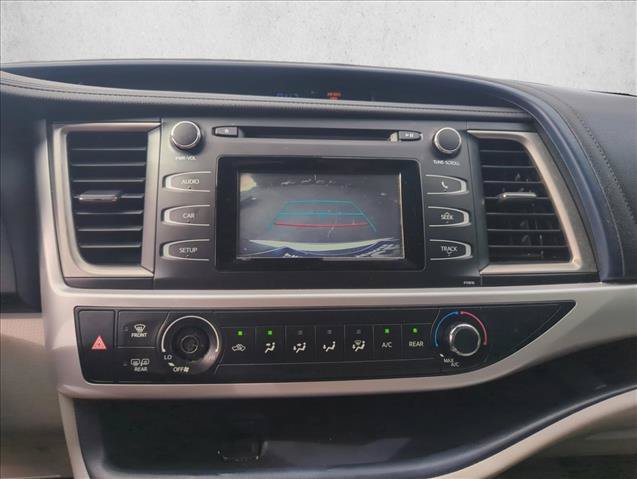 Used 2019 Toyota Highlander LE FWD image 17