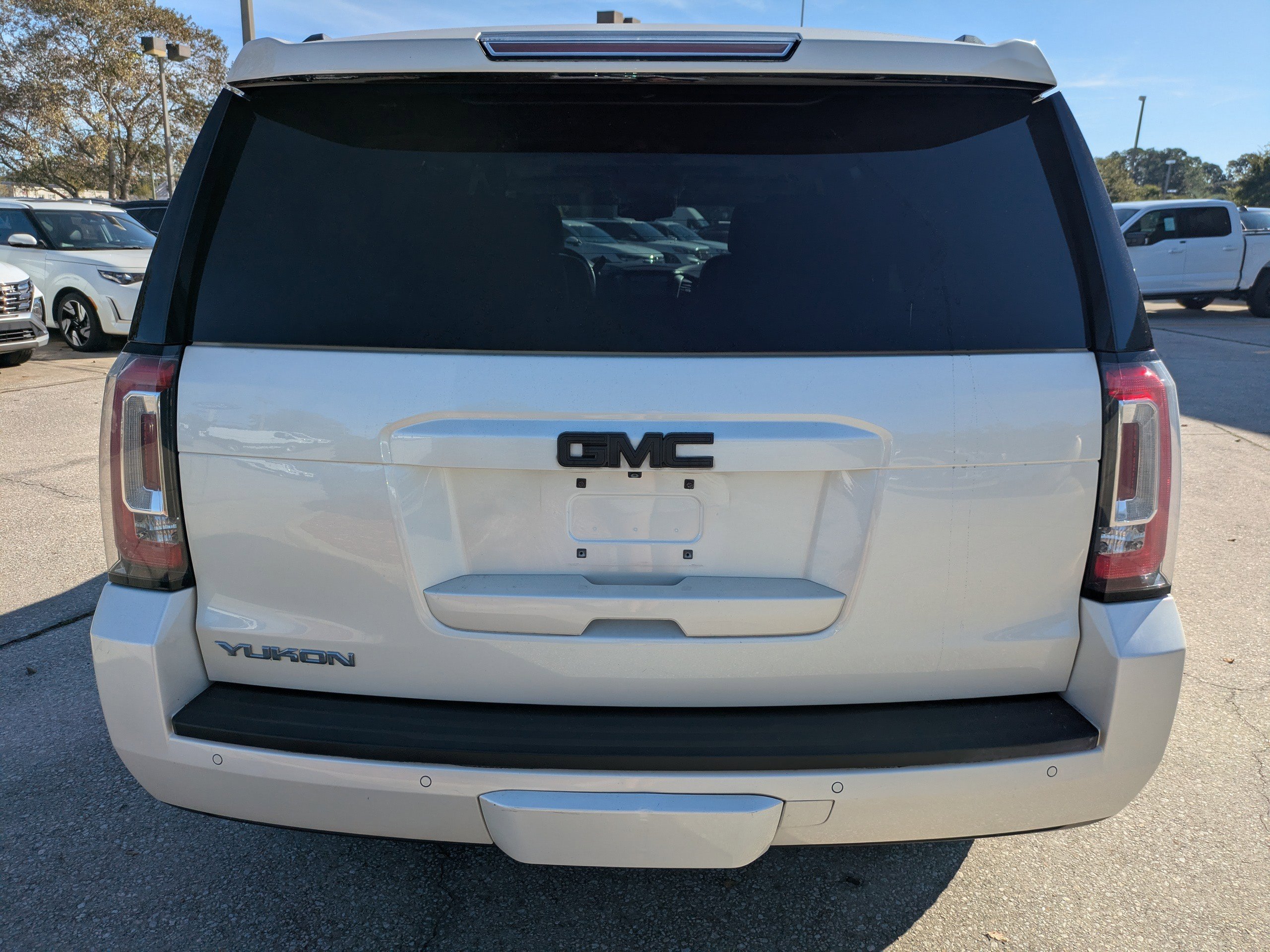 Used 2015 GMC Yukon SLT w/ HD Trailering Package image 6