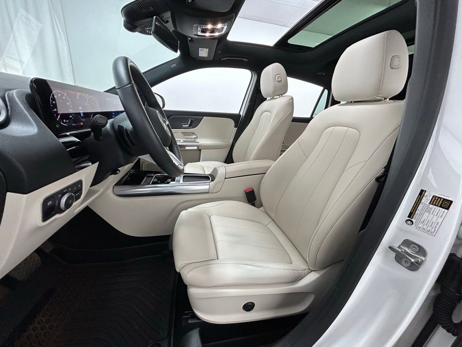 Used 2025 Mercedes-Benz GLA 250 4MATIC image 27