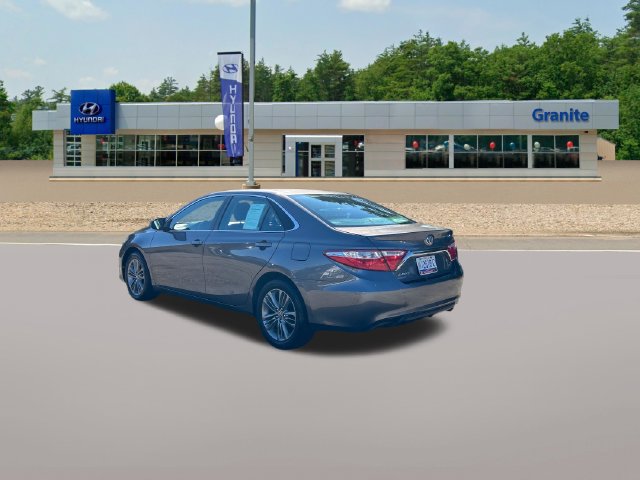 Used 2017 Toyota Camry SE w/ Moonroof Package FWD image 9