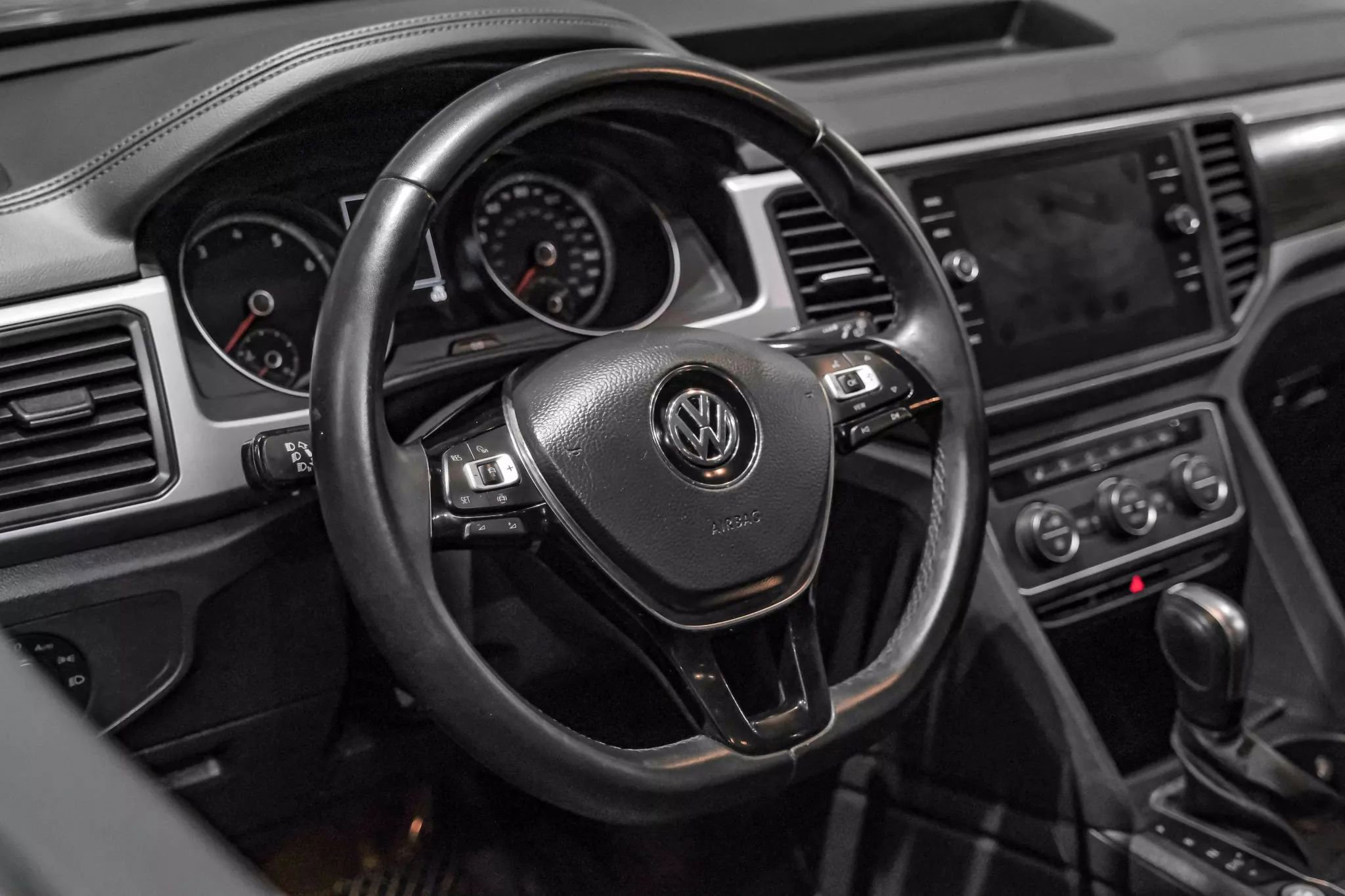 Used 2020 Volkswagen Atlas SE w/ Towing Package image 13