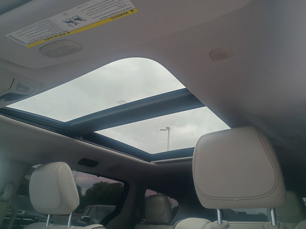 Used 2017 Chrysler Pacifica Limited image 7