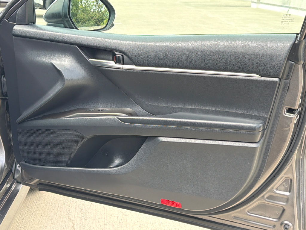 Used 2021 Toyota Camry LE FWD image 10