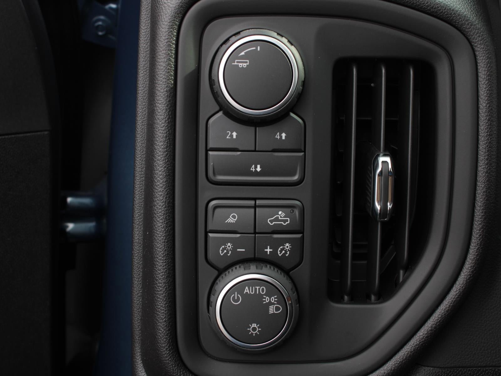 New 2026 Chevrolet Silverado 2500 Custom w/ Custom Value Package image 9
