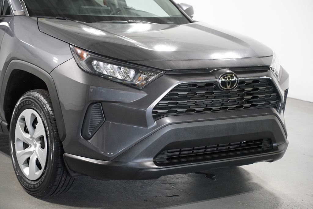 Used 2022 Toyota RAV4 LE FWD image 4