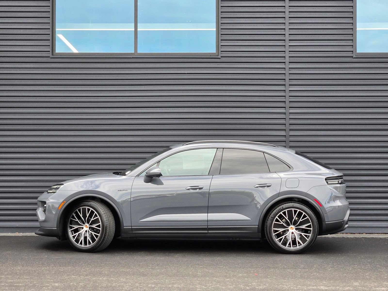 New 2026 Porsche Macan 4 Electric AWD/4WD image 2