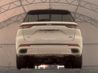 Used 2022 Jeep Grand Cherokee Summit w/ Advanced Protech Group IV AWD/4WD image 6