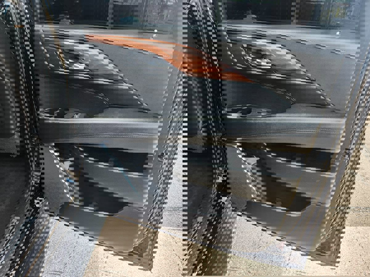 Used 2017 Cadillac Escalade ESV Luxury image 21