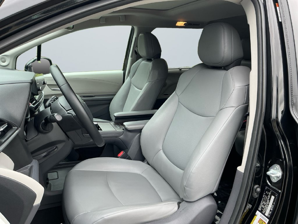 Used 2021 Toyota Sienna XLE w/ XLE Plus Package FWD image 10