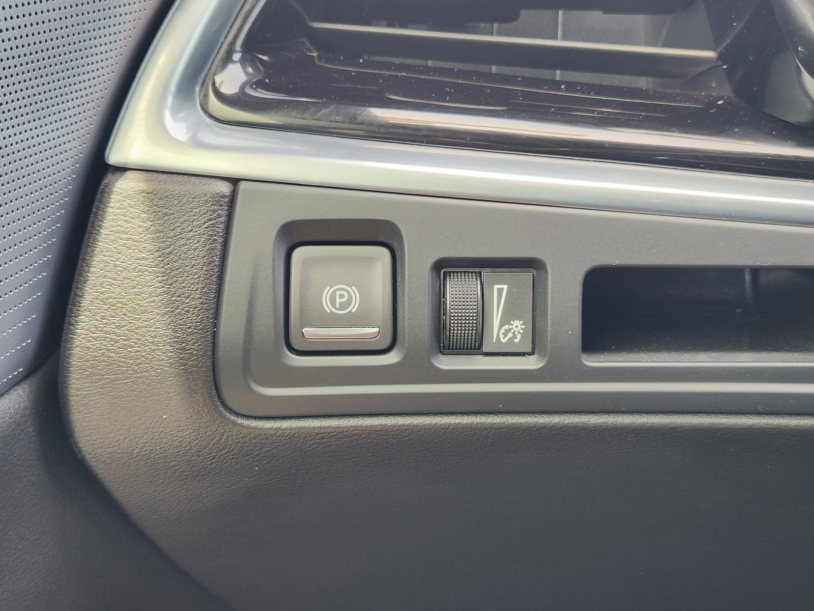 Used 2023 Cadillac XT6 Premium Luxury FWD image 25