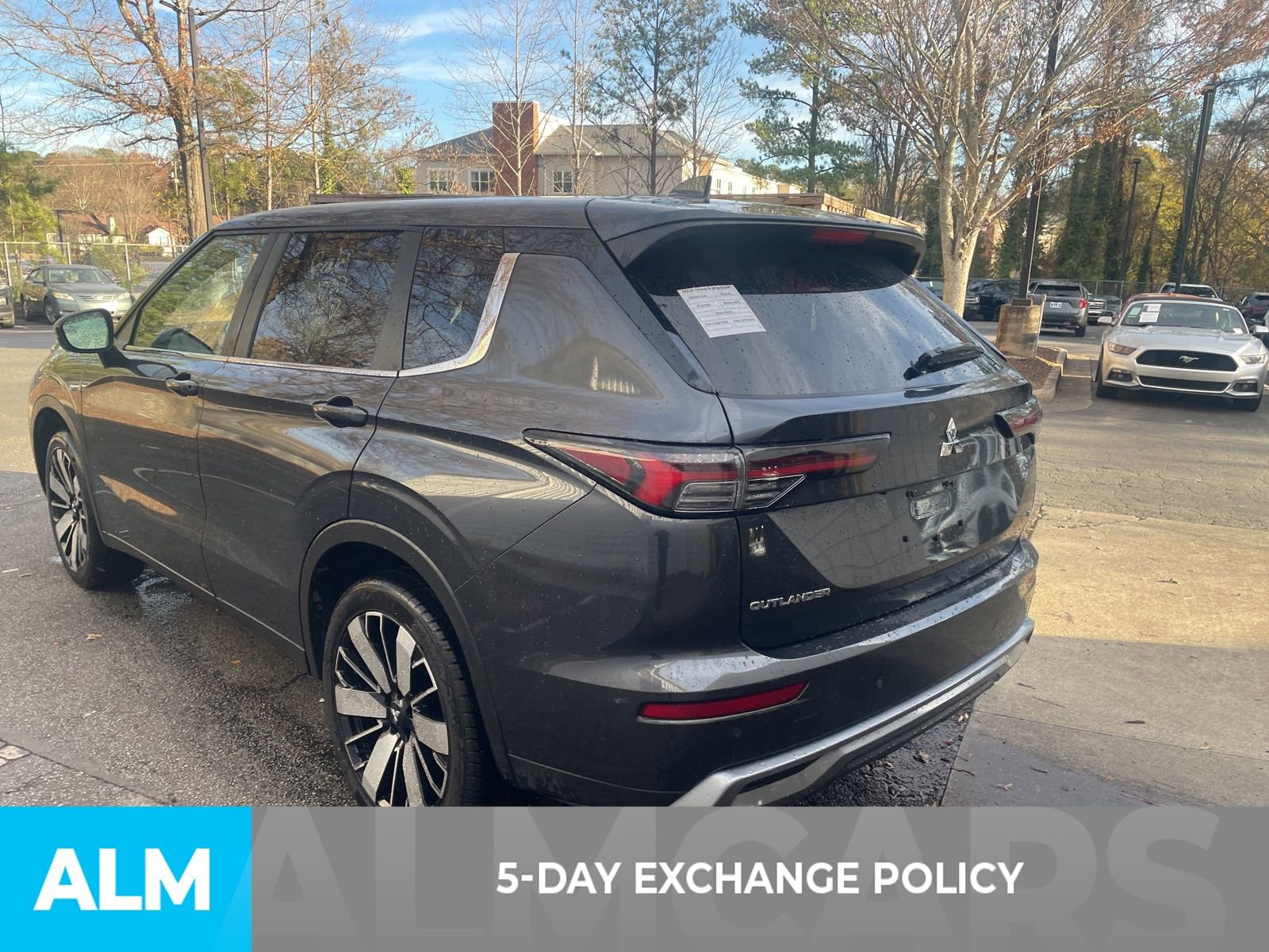 Used 2025 Mitsubishi Outlander SE image 4