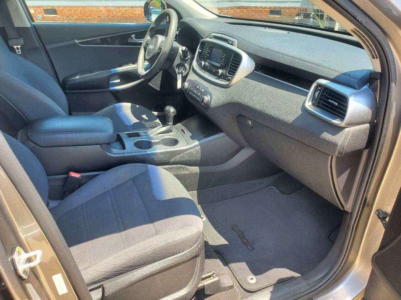 Used 2016 Kia Sorento AWD image 5
