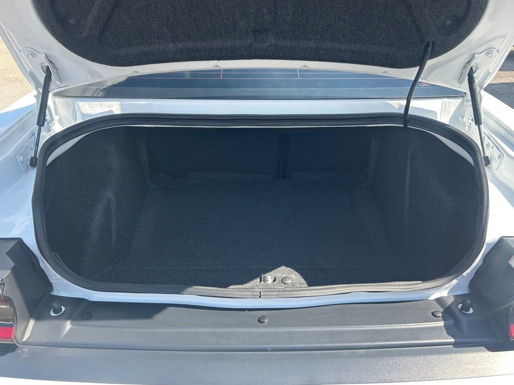 Used 2015 Dodge Challenger SRT image 31