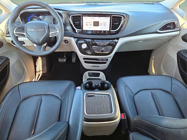 Used 2024 Chrysler Pacifica Touring-L FWD image 15