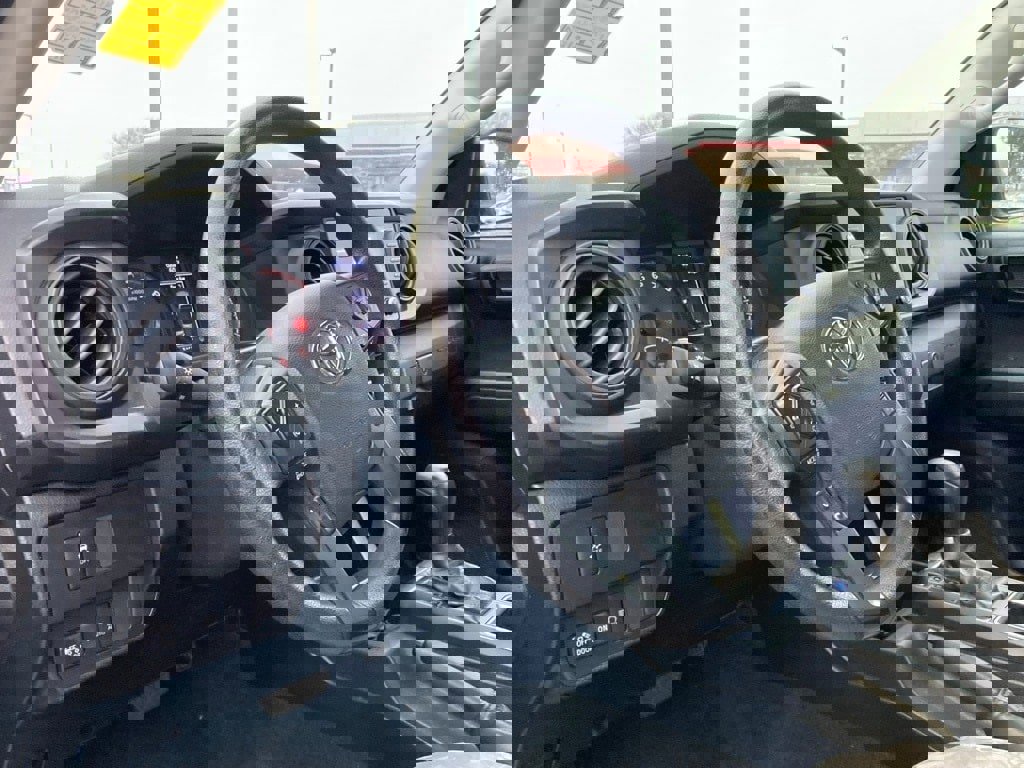 Used 2020 Toyota Tacoma SR image 9