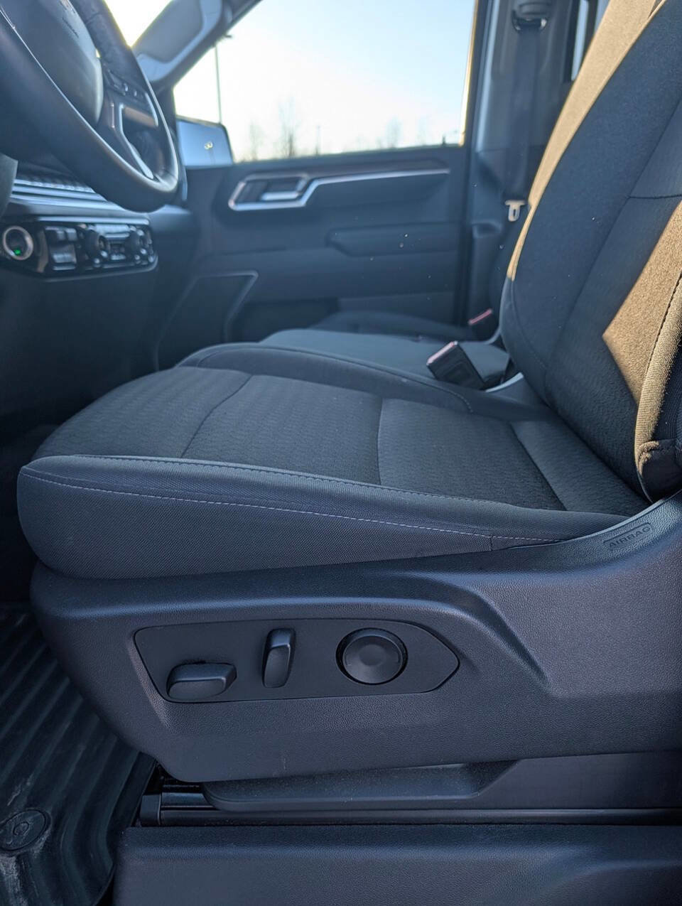 Used 2025 Chevrolet Silverado 1500 LT image 29