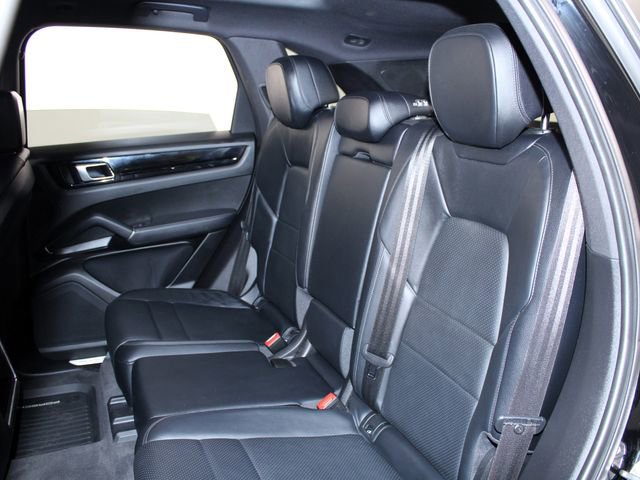 Certified 2023 Porsche Cayenne AWD/4WD image 20