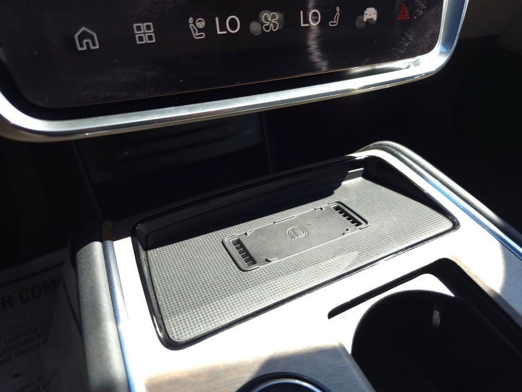 Used 2025 Volvo EX90 Ultra AWD/4WD image 22