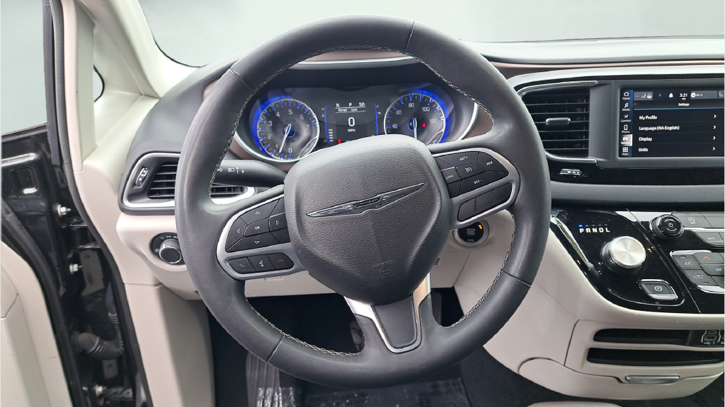 Used 2023 Chrysler Voyager LX FWD image 30