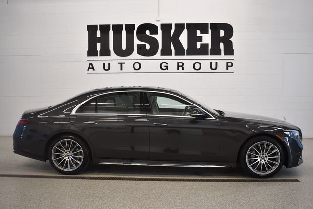 Used 2025 Mercedes-Benz S 580e 4MATIC Sedan image 2