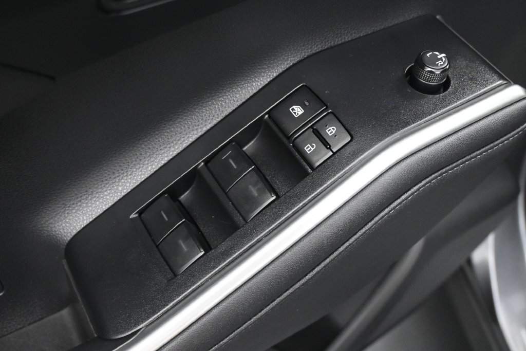 Used 2023 Toyota Highlander XSE FWD image 4