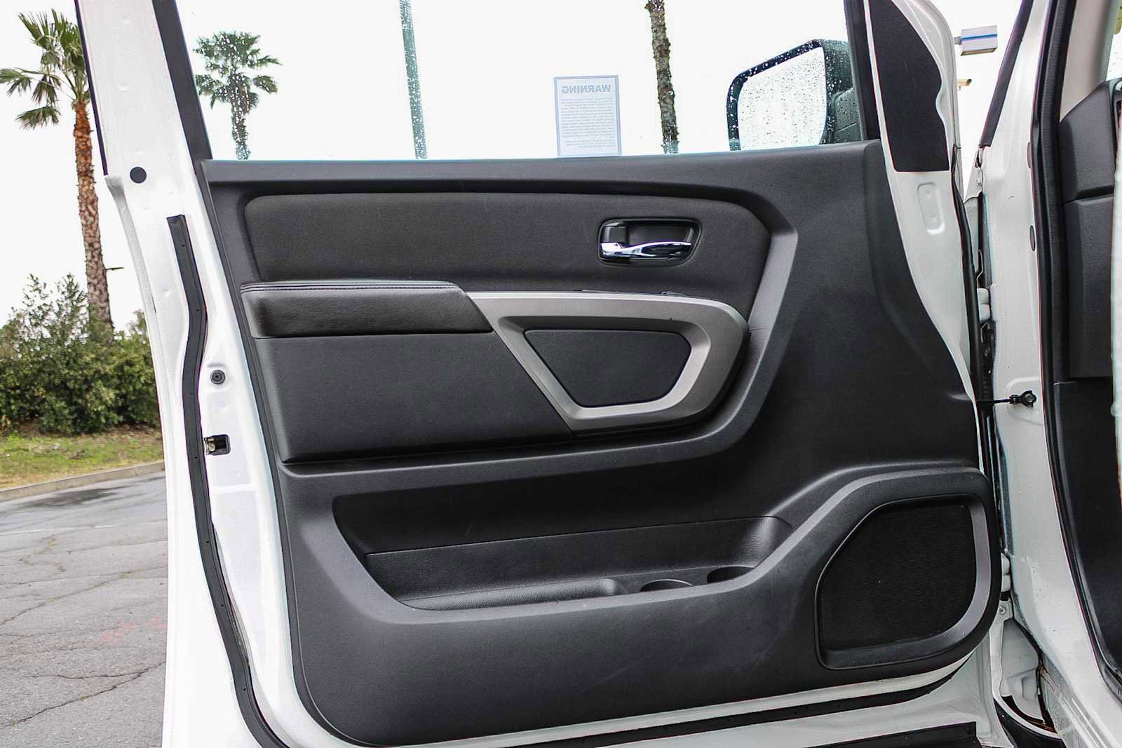 Used 2015 Nissan Titan S image 21