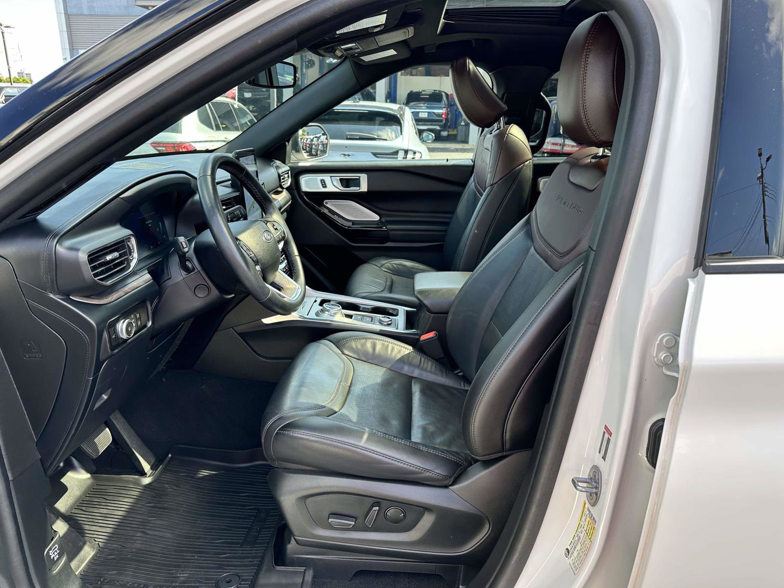 Used 2023 Ford Explorer Platinum w/ Technology Package image 13