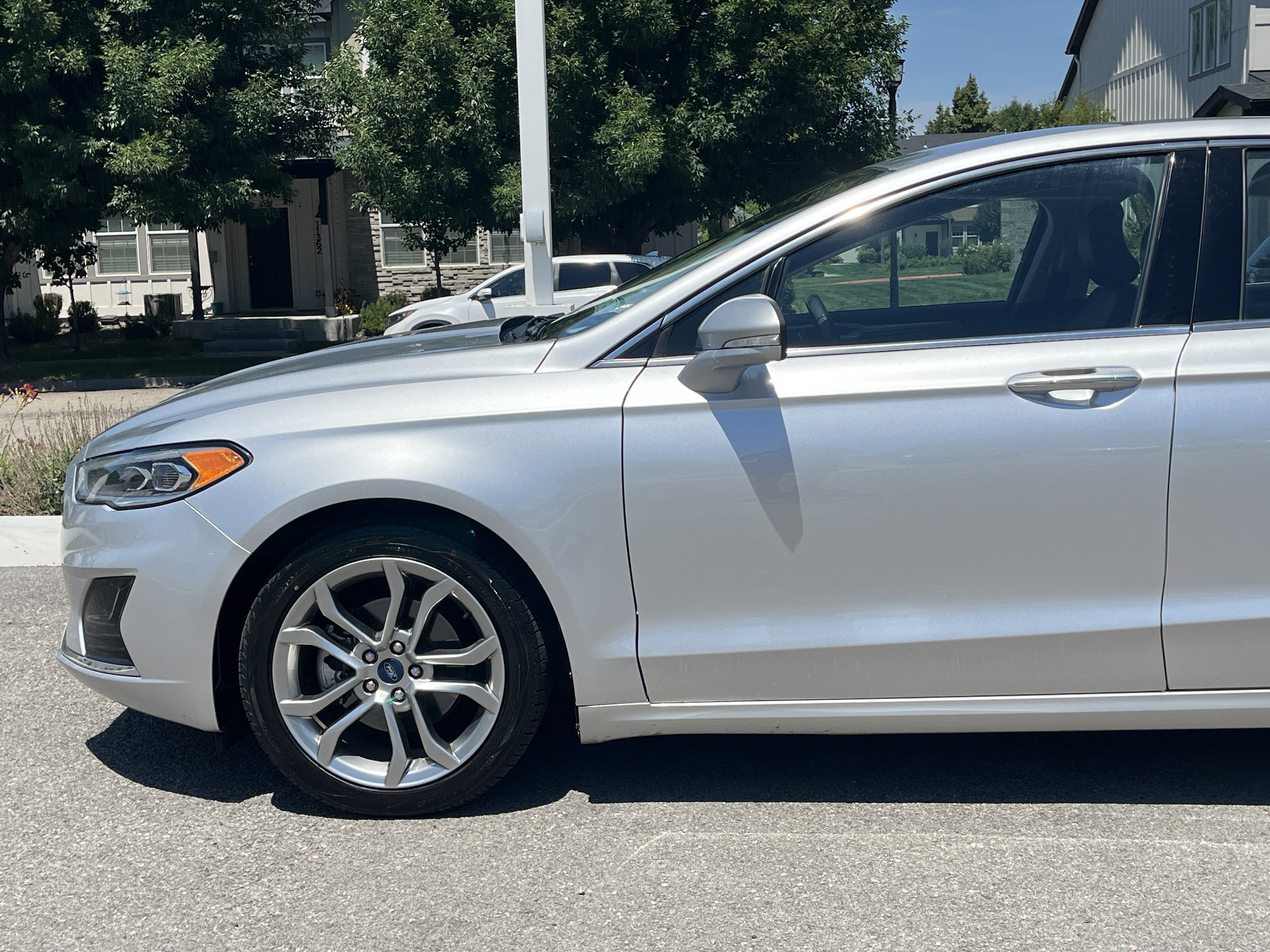 Used 2019 Ford Fusion SEL FWD image 2