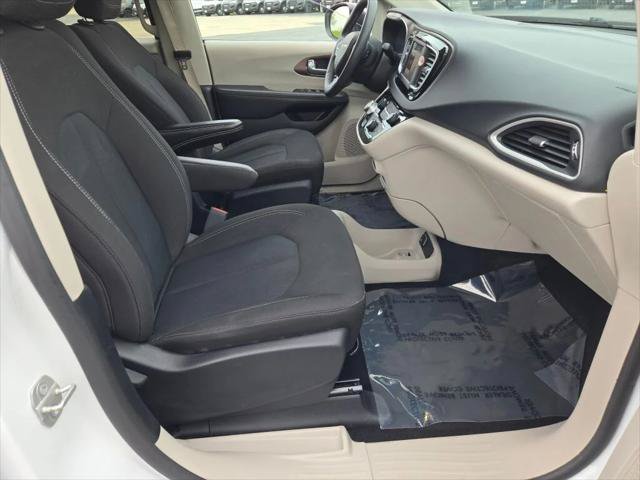 Certified 2023 Chrysler Voyager LX FWD image 6