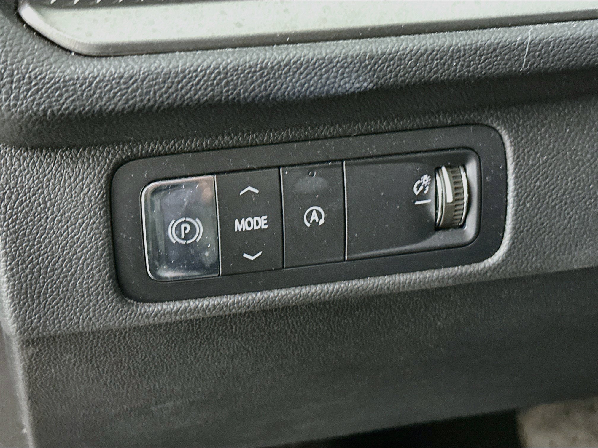 Used 2025 Chevrolet Traverse LT FWD image 17