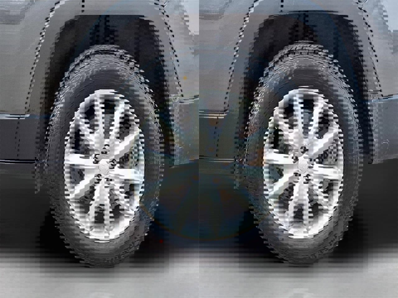 Used 2018 Jeep Cherokee Limited image 3