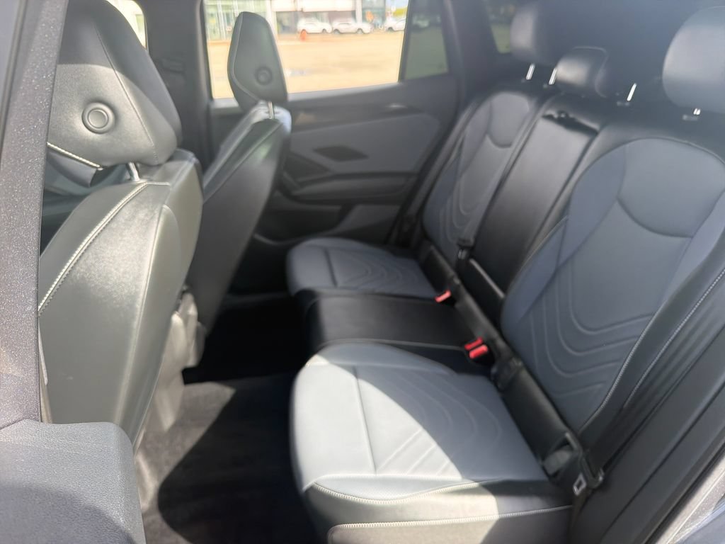 Certified 2025 Volkswagen Tiguan SE R-Line AWD/4WD image 21