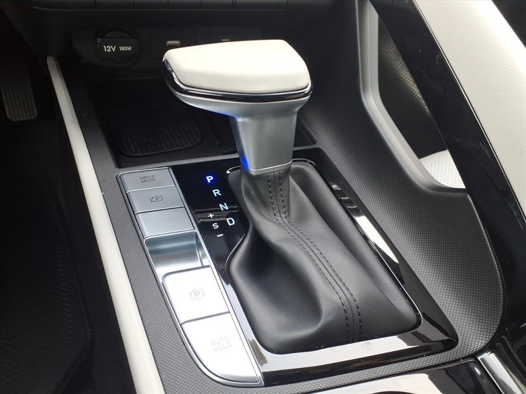 Certified 2025 Hyundai Elantra Limited FWD image 25