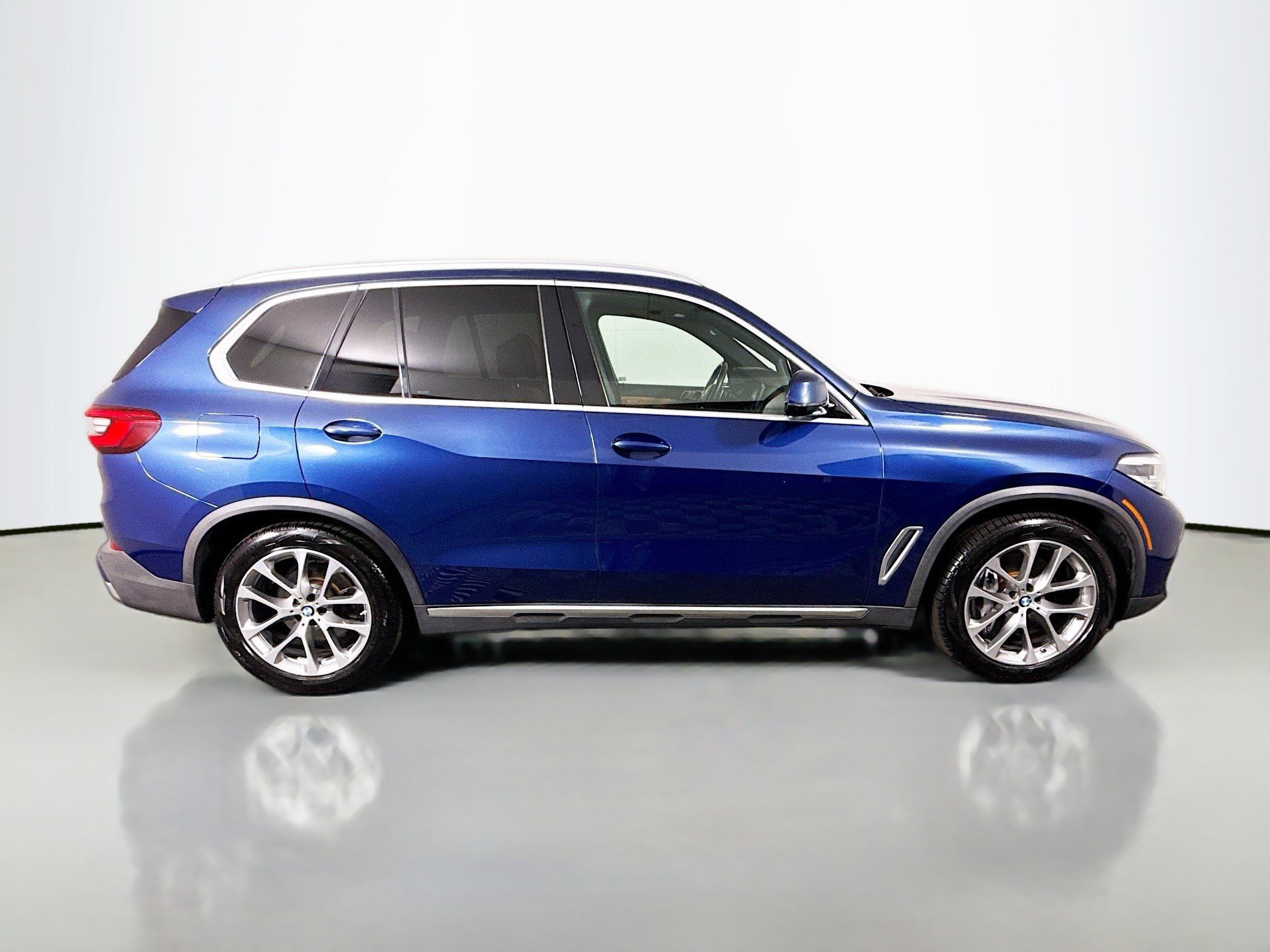 Used 2019 BMW X5 xDrive50i w/ Premium Package 2 AWD/4WD image 11