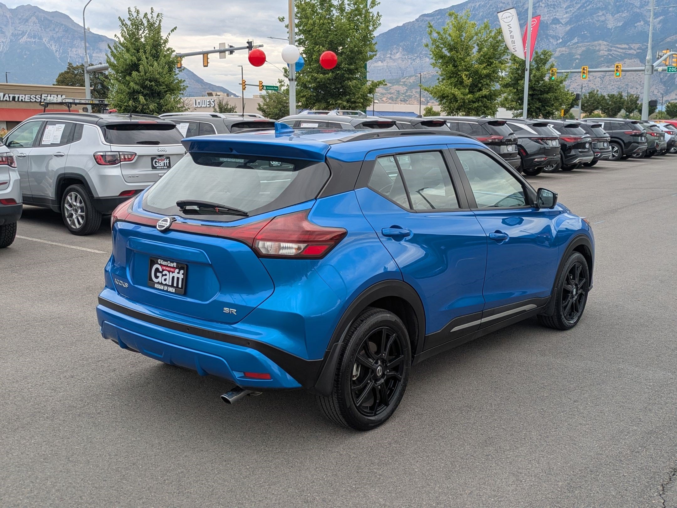 Used 2021 Nissan Kicks SR w/ SR Premium Package FWD image 3