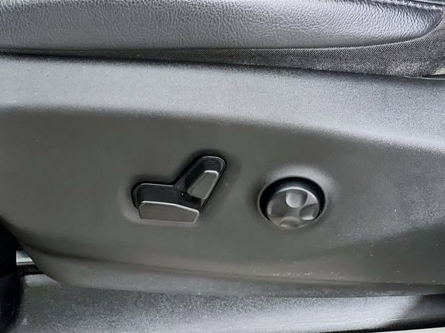 Used 2022 Chrysler Pacifica Touring-L image 11