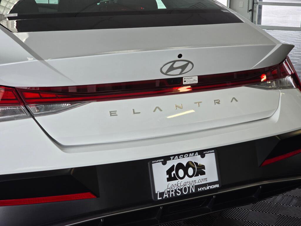Used 2025 Hyundai Elantra SEL FWD image 12