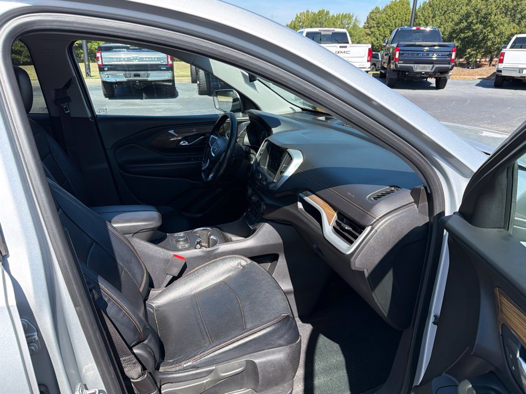 Used 2020 GMC Terrain SLE w/ Driver Convenience Package FWD image 16
