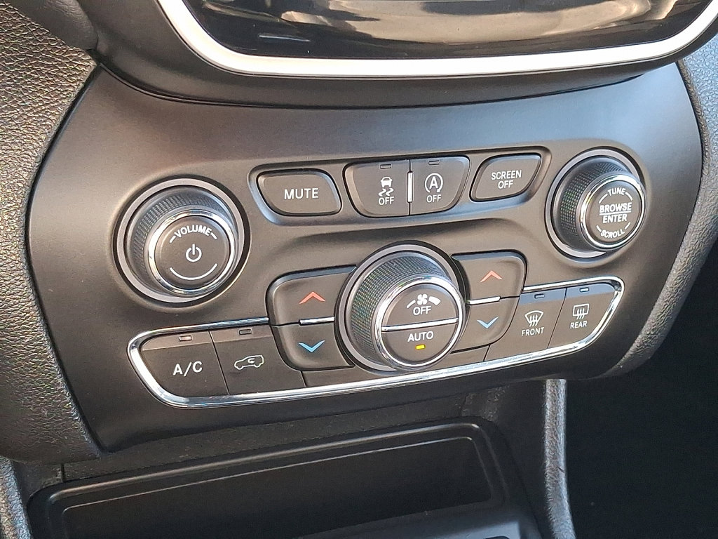 Used 2020 Jeep Cherokee High Altitude image 28