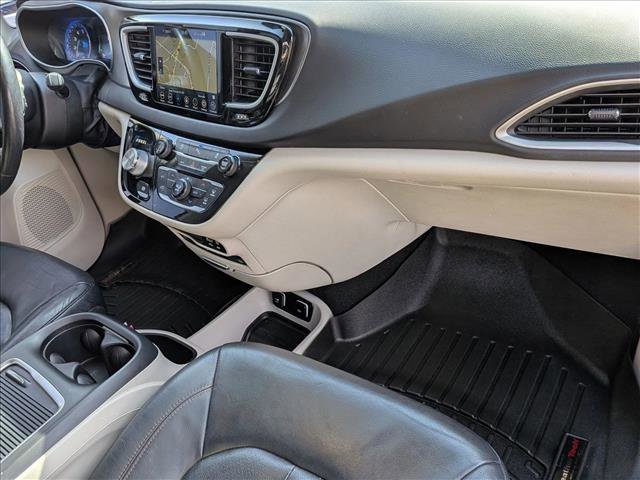 Used 2020 Chrysler Pacifica Touring-L Plus image 23