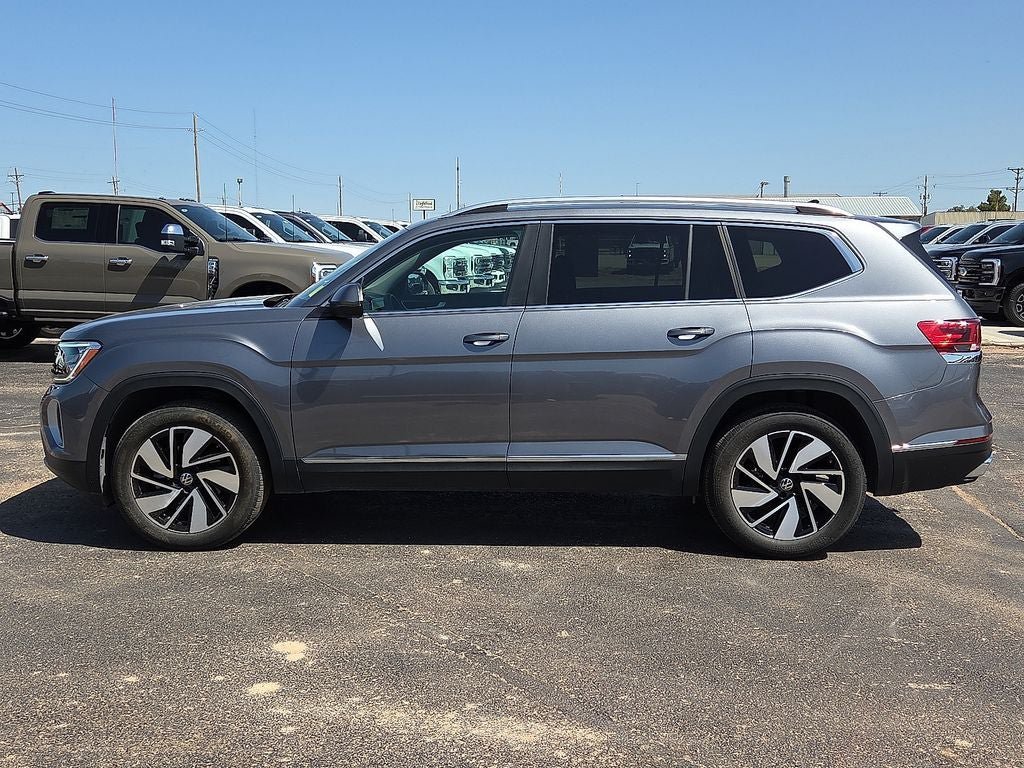 Used 2024 Volkswagen Atlas SEL AWD/4WD image 2