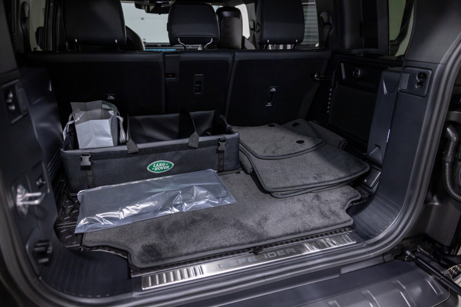 Used 2026 Land Rover Defender 110 OCTA image 32