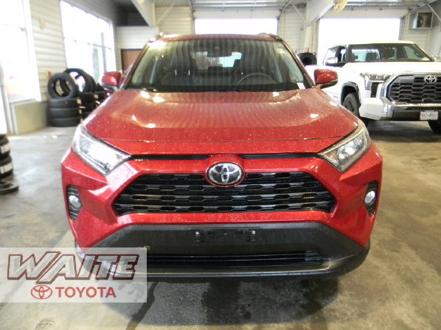 Used 2020 Toyota RAV4 XLE Premium AWD/4WD image 6