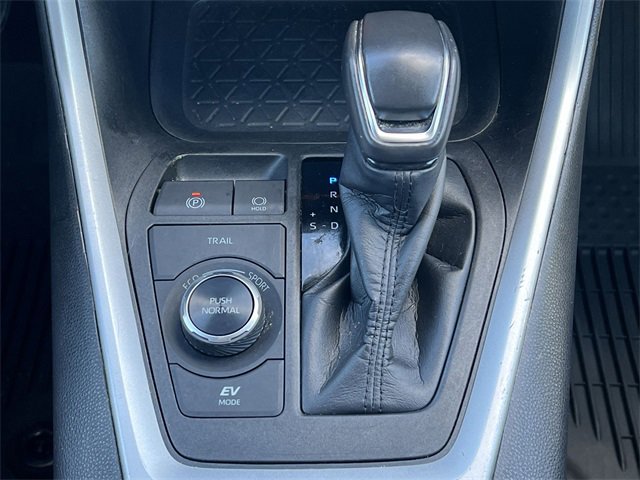Used 2021 Toyota RAV4 XLE Premium image 16