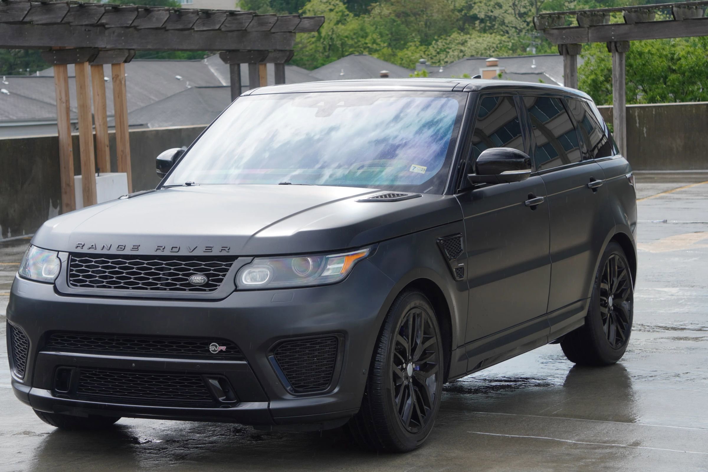 Used 2017 Land Rover Range Rover Sport SVR image 32