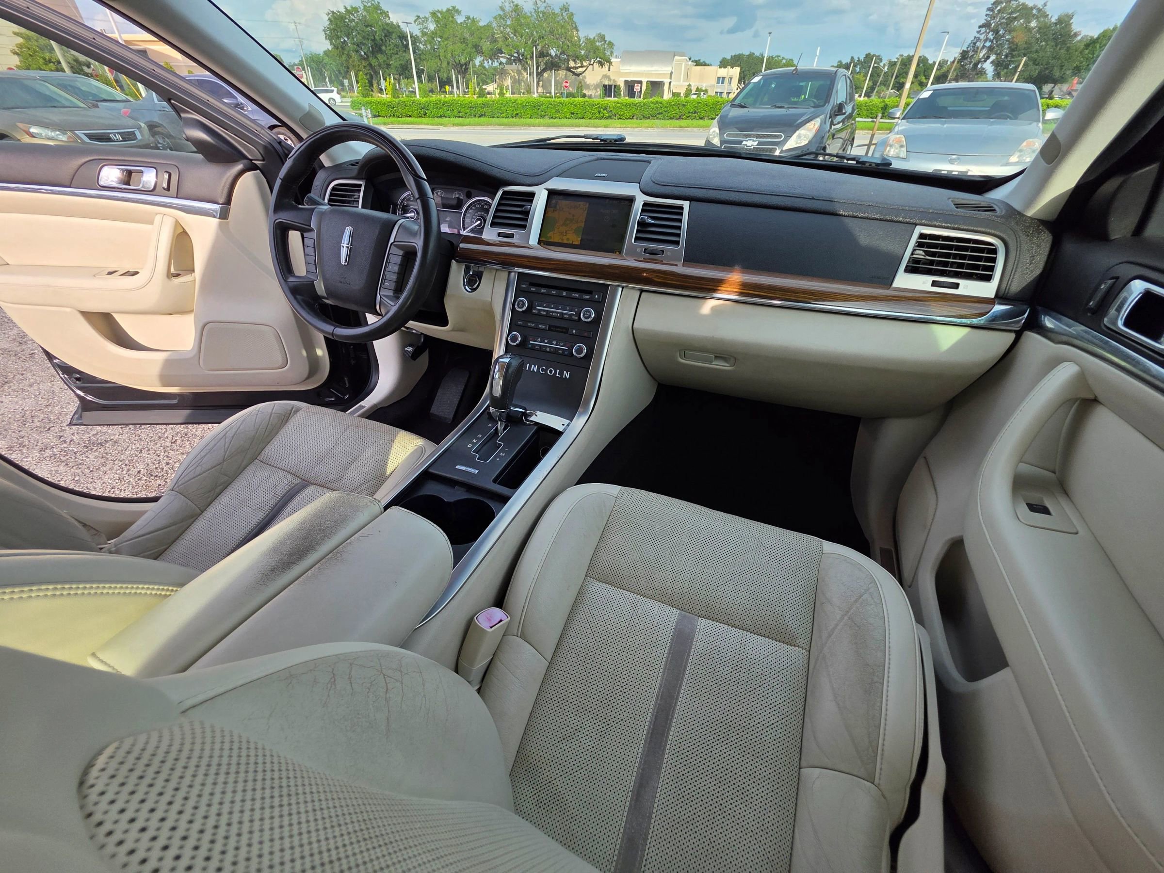 Used 2009 Lincoln MKS FWD image 17